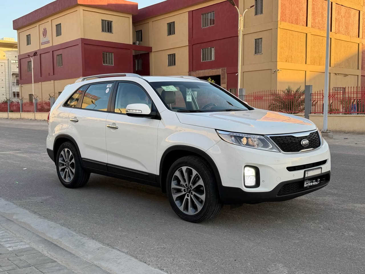 سورتنو  2015 سياره على وضع الشركه كفاله عامه بيهه بارد مكان واحد بسيط كلش  سياره جاهزة من كلشي مكينه 6 سلندر ماشيه 148باقي السياره مكفول اني مكلف بلنشر   للبيع وللمراوس رقم السيارة بصرة
الاستفسار على الرقم *********** البصرة, العراق
