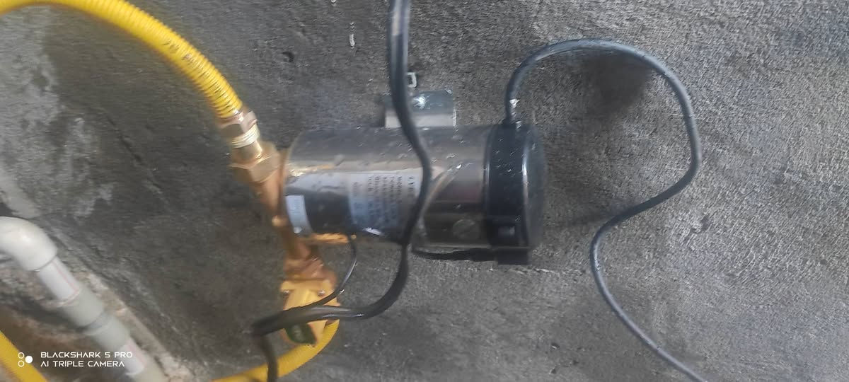 گیزەری جەنڕاڵ توربۆ ١٨ لیتری،یەک ھەفتە ئیشی کردووە لەگەڵ بستەرەکەی بۆ فرۆشتن.
***********

***********
