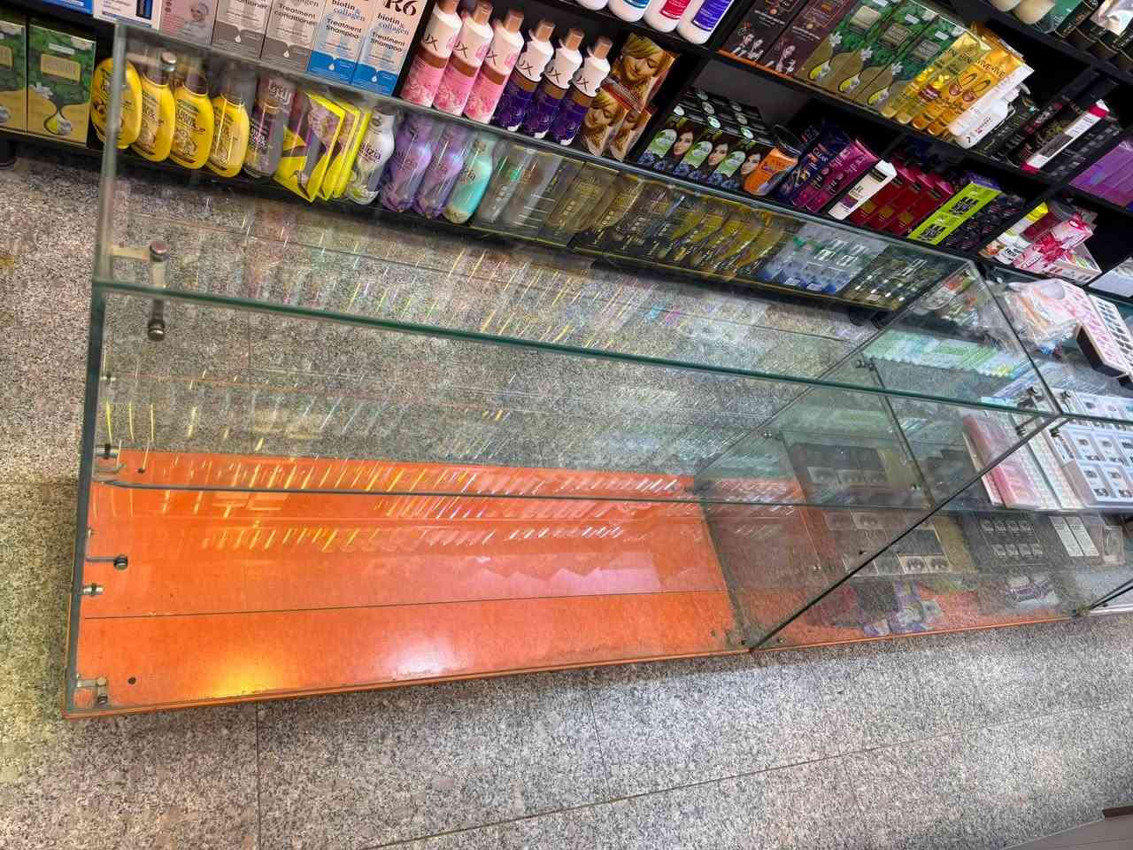 السلام عليكم
ميز چام نظافة لوك مثل ماموضح بالصور 
عدد4 سعر الواحد 75.000
وقابل للتفاوض للتواصل خاص او على الواتساب
***********
