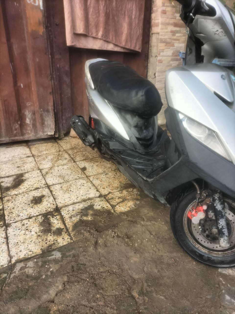 السلام عليكم دراجة ثعلب للبيع دراجة حلوة ونضيف شغالة نكرة سلف وهندر كهربايات كلهة شغالة دبلات شغلة تايرات جدد دراجة شلعة ومعدل 
مكاني الغزالية سعر 350اوبيهة مجال رقم ***********
