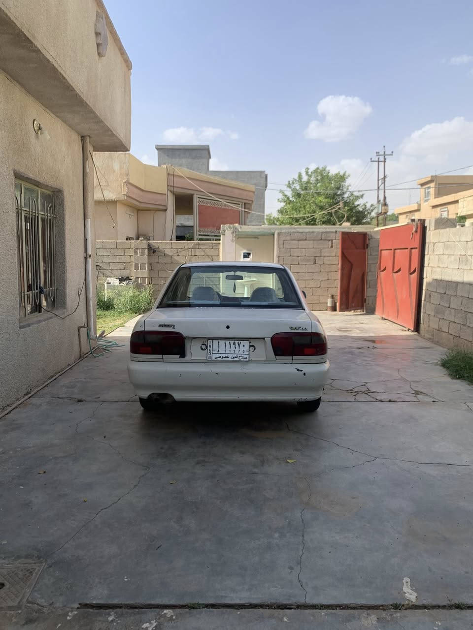 السلام عليكم من رخصت الادمن ابراتون 2002 حره رقم صلاح الدين مشروع وطني لون ابيض سنويه لحد 2028 بيه صبغ رشات أبيع احزام بدون حادث محرك وكير مكفولان كير عادي السعر المطلوب 42 وبيه مجال مكان السياره الضلوعيه
 الأتصال ***********
