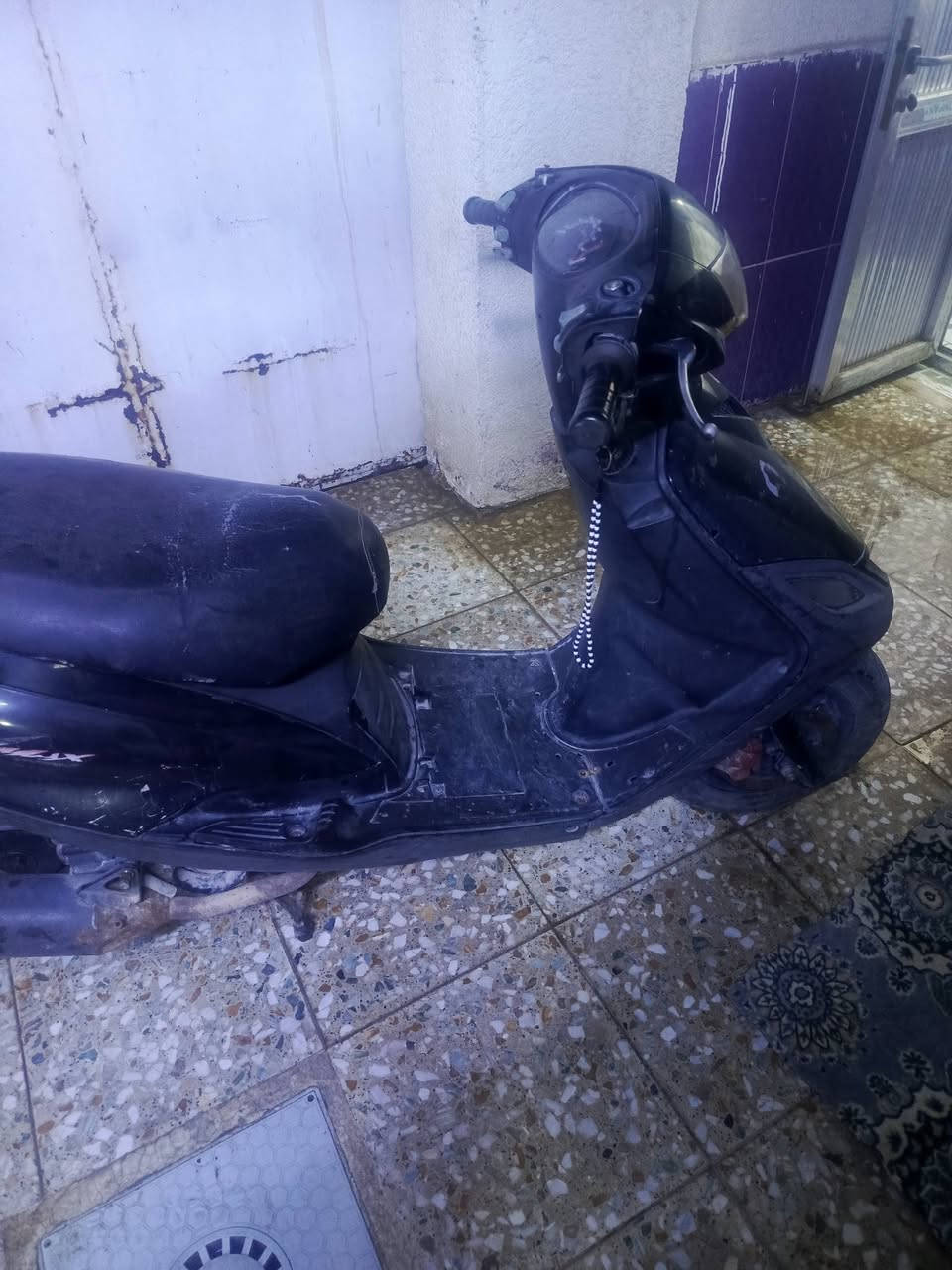 السلام عليكم دراجه للبيع السعر 300 المكان الشعب رقم الهاتف ***********
