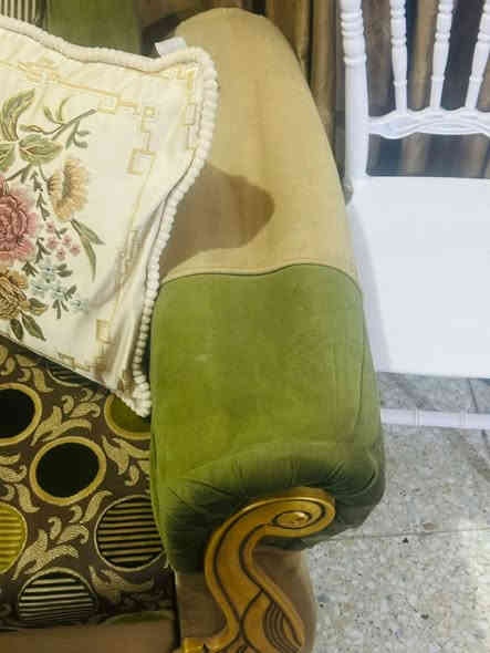 ديوان 8مقاعد بيه ضرر واحد فقط وحده من التجاوي نازله فقط السعر 150وبيه مجال الاستفسار اتصال ***********
