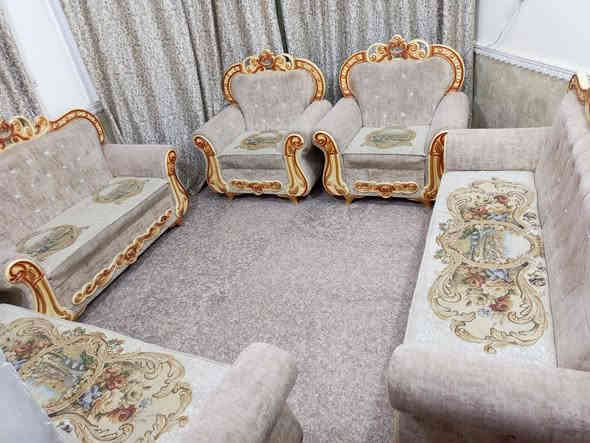 ياالله 
تخم ملكي تركي نضيف مابي اي ضرر 5قطع 10مقاعد السعر 400 وبيه مجال قليل توصيل موجود ***********
