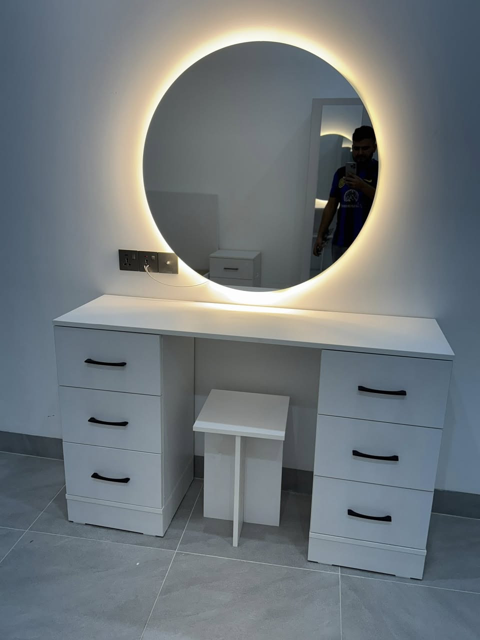 من اعمالنا حسب طلب خشب تركي MDFضمان 4 سنوات 
غرف نوم 
كاونترات المطابخ 
ديكورات داخليه 
عنوان كركوك ساحه طيران شارع حمام علي بك 
لتواصل ***********
