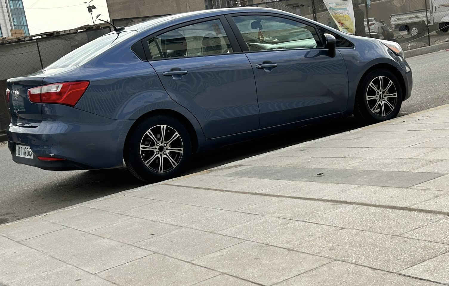 السلام عليكم كيا ريو 2016 رقم بغداد الجديد سياره جديده نضيفه حيل ماشيه قليل محرك وكير مكفولات صدر جديد تخم تاير جديد صبغ جاملغ بدون دواخل 
محرك ١٦٠٠
شاشه كار بلي 
كامره دواره 
حساس دعاميه 
تحكم ستيرن جهتين 
مثبت سرعه 
انظمه قياده عدد ٣ 
حاكيه بلوتو 
مانع تزحلق 
تحديد مساره 
مكان سياره بغداد اخوان السعر ٩٣ مجال بسيط للستفسار 
رقم صاحب سياره
***********
