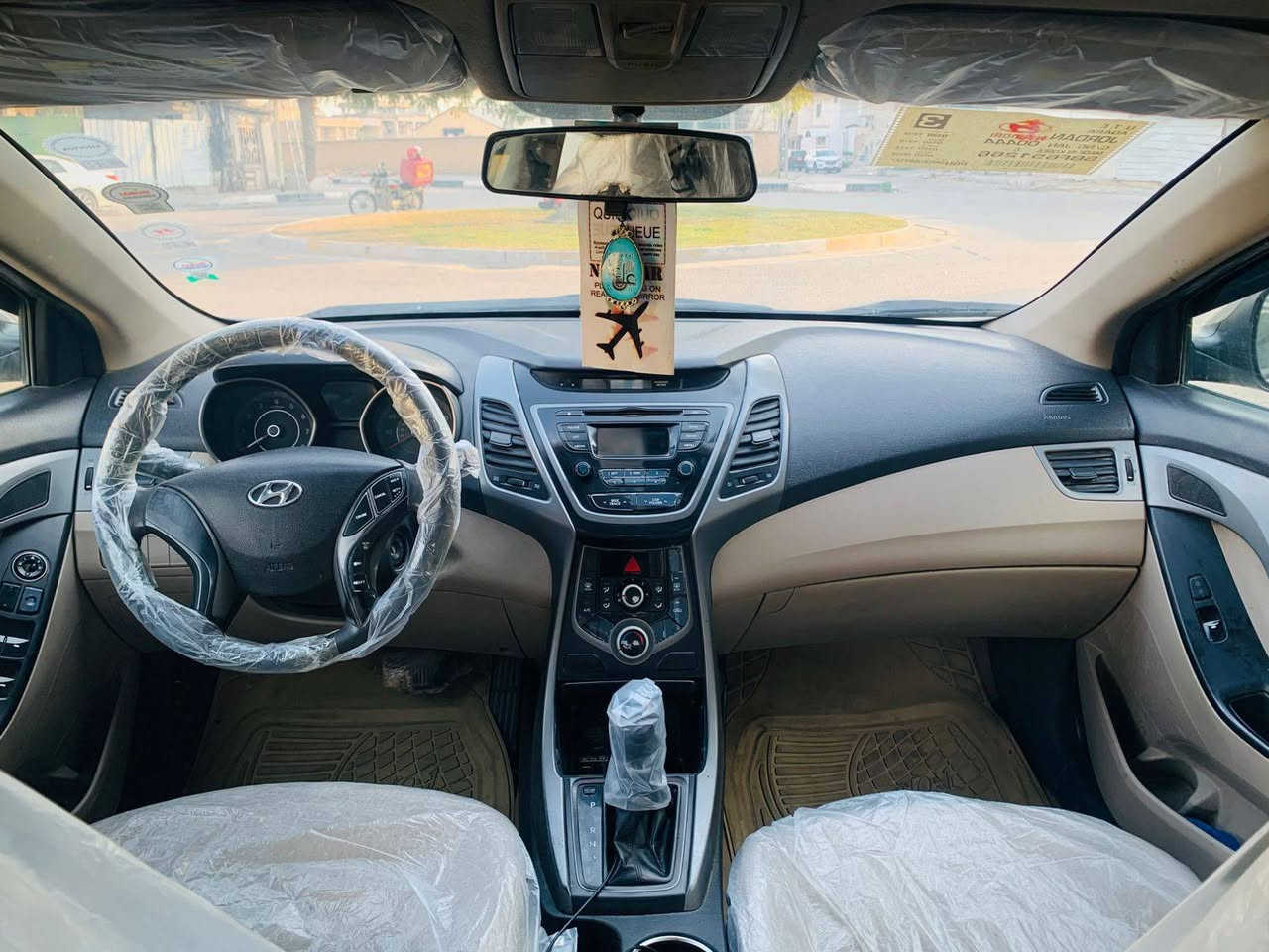 السلام عليكم ***********
هونداي النترا 2015 وارد امريكي رقم بابل تحويل مباشر طابه كلين بلعراق صار بيه طخه جاملغ خلفي وقبق جنطه بدون داخل بسيطة مواصفات ويل كب تحكمات  حاكيه دمامات انضمة قياده يده نيكل مكينه 2000 دوش وبعد بيه مواصفات كير محرك حداديه تخم تاير كله جاهز مال جناي السعر (98$) نهايتهة 
للاستفسار ***********
مكاني كربلاء
