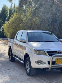 هايلوكس ٢٠١٣ • كير عادي • مكفولة سونار