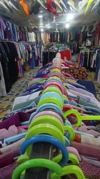 كسر بضاعة • ملابس نسائية • ملابس أطفال