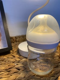 رضاعة زجاجية اصليه من ماركة Philips Aventمستعمله قليله بس يحتاج الها ت...