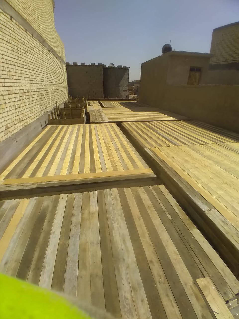 تم بعون الله إكمال البيت سعت 150مترا الشغل نظيف درجه إولى حيدر النجار من بغداد وهاذة رقمي***********
