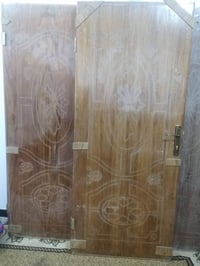 للبيع عدد خمسه أبواب خشب بدون جرجوبه غير مستعملات السعر ٦٠ وبي مجال 07...