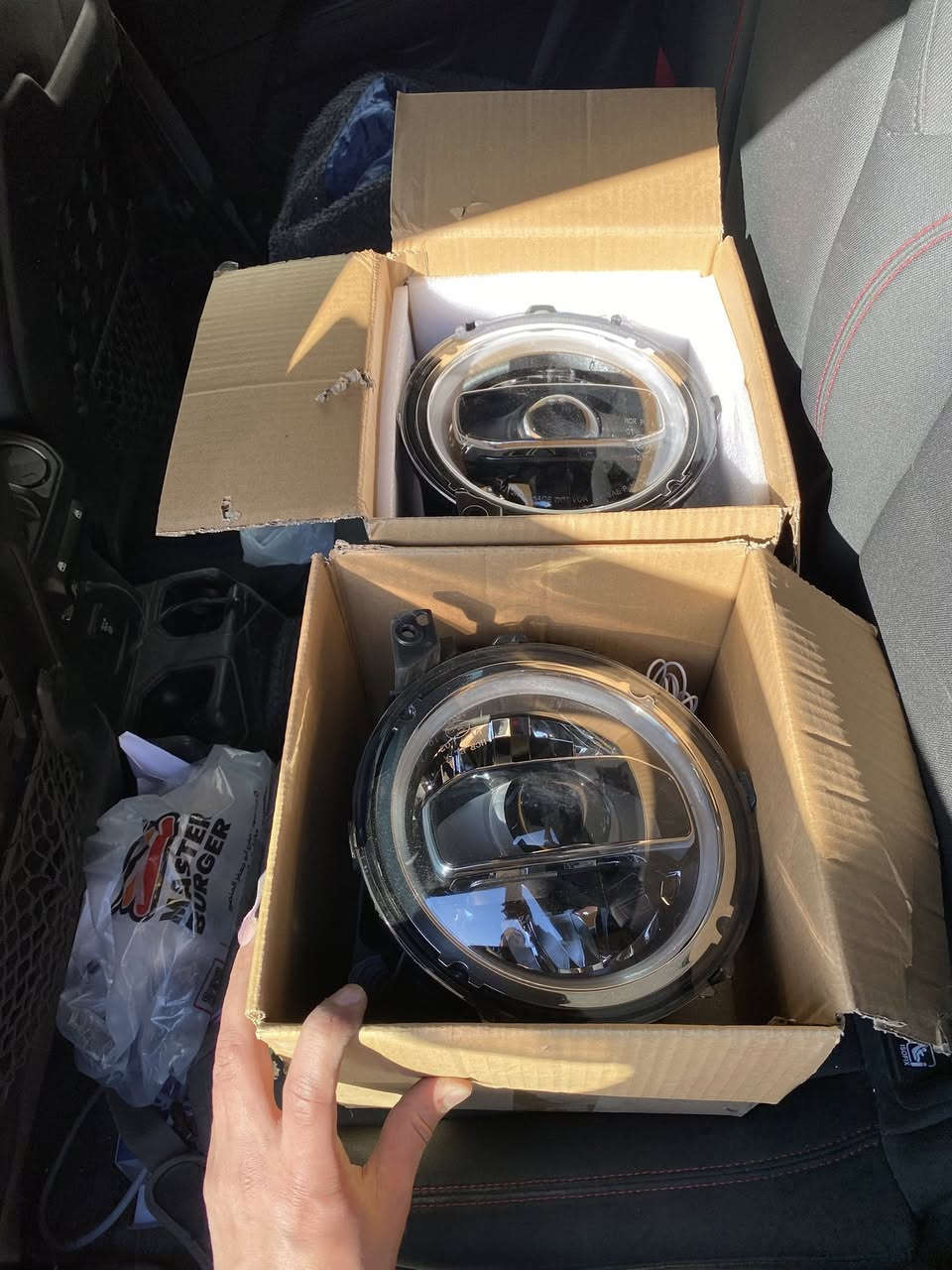 السلام عليكم 
عندي هذني زوج لايتات جيب (رانكلر-كلاديتور) من ٢٠١٩ الى اخر موديل jl   Jt
 هذا الشكل عدسة جدد 
لد ترحيب ولد اشارة 

بعدهن جدد بالكارتون ما شديتهن للبيع مكاني بغداد ***********
