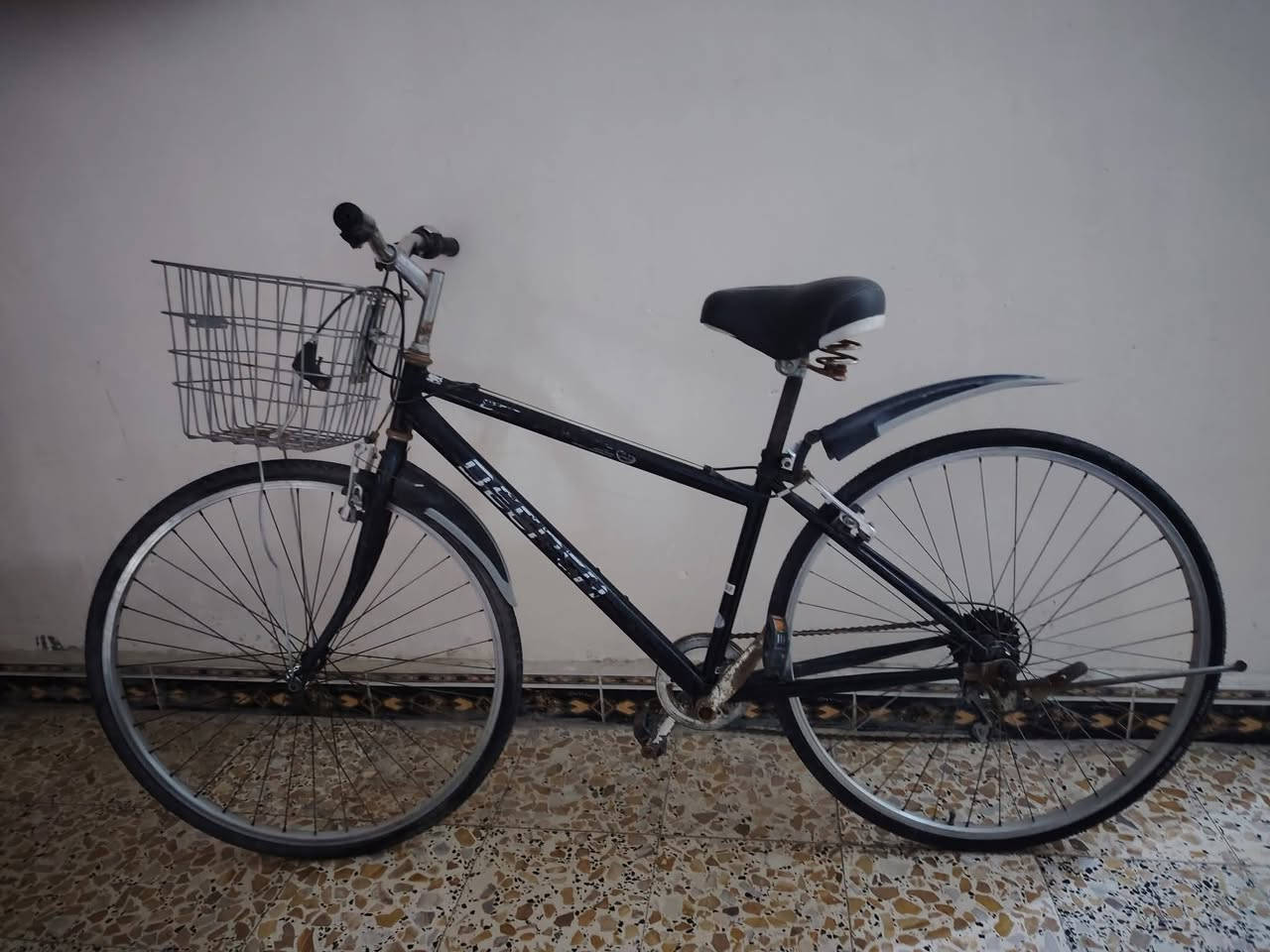 السلام عليكم
بايسكل c700 للبيع 
ب 90 الف
شاصي جديد وويلات المنيوم
كلشي موضح بالصورة وما يحتاجله فقط عناية 
للاستفسار

***********
أو مايسنجر
