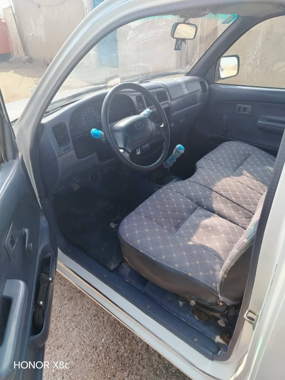 السلام عليكم بيكم فلاحي تيوتا 2001 سيارة مكفولة كفالة عامة كير مكينه مكفولات حدادية كله عل وضع شركة العنوان بصرة خور الزبير رقم الهاتف *********** شراي يتصل
