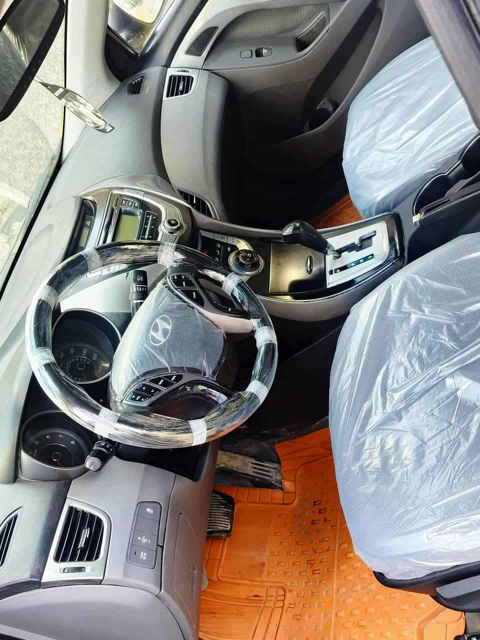 السلام عليكم النترا وارد🇺🇸 أمريكي حادث جاملغ وبنيد محرك وكير جدد صدر جديد تخم تاير جديد سيارة جديدة بمعنى الكلمة مصفرة هيئة وغرامات تحويل ثاني يوم مكان بغداد الشعب حي أور السعر 98رقم الهاتف ***********..=.=.=***********. بس الجناي يخابر ويدلل اتصال فقط.
