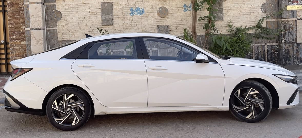 السلام عليكم
النترا صيني موديل ٢٤ 
ماشية  ٣٤,٠٠٠  

كفالة عامة 
بيها بس رصعة بباب السايق و طعجة بالعتبة 
موضحات بالصورة 

مواصفات 
بصمة 
فتحة سقف 
مثبت سرعة 
تحكم ستيرن 
حساسات امامي / خلفي

١٣٧$ وبيها مجال بسيط 

تواصل 
***********
