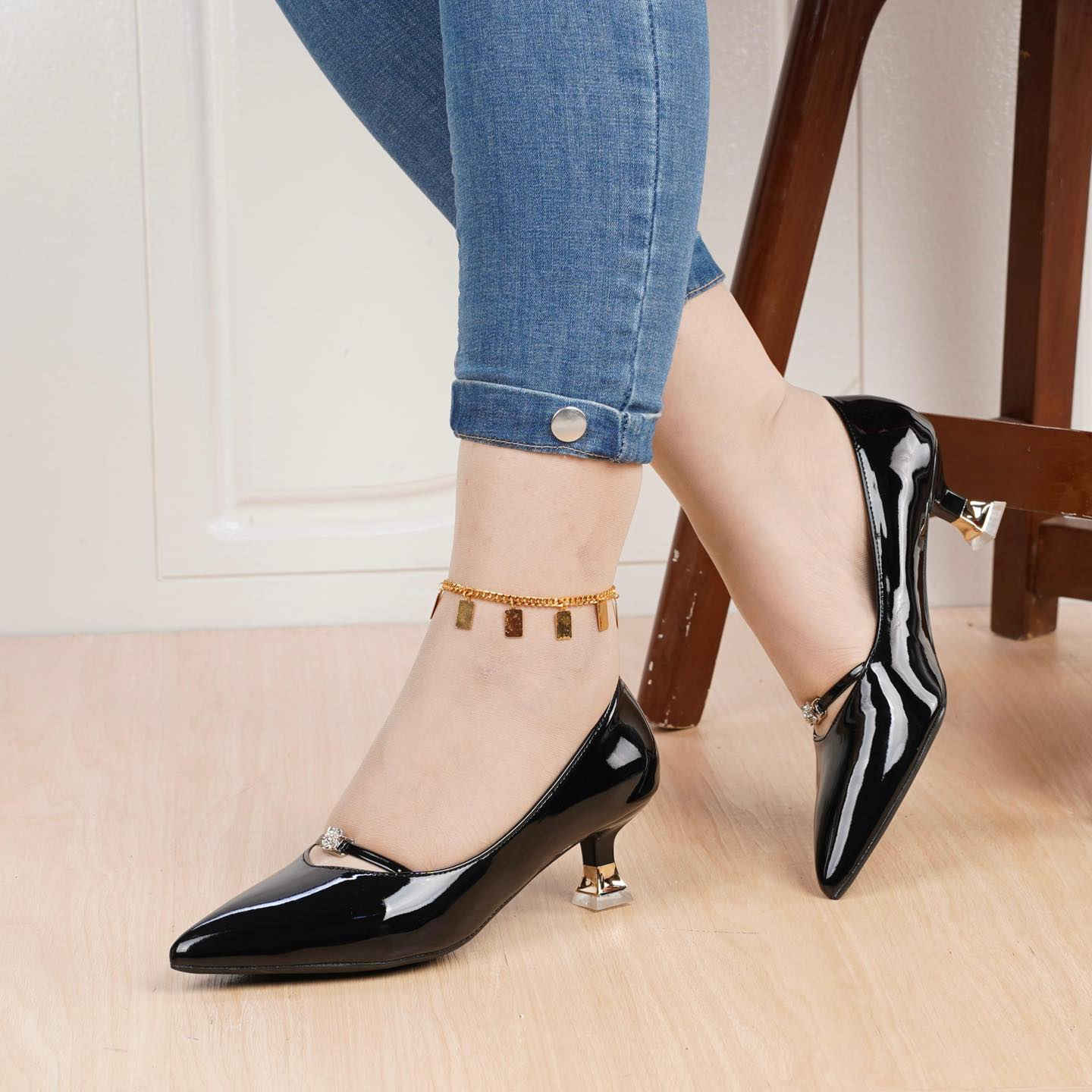 جديد الاصالة 🆕🔥
حذاء نسائي كعب 3 سم 👠
قطعة مميزة وراقية ، دبان طبي ، كواليتي عالي ✅
القياس : ( 36 - 37 - 38 - 39 - 40 - 41) 👍
العنوان : الانبار - هيت - الچري - داخل عمارة النشوة 🏠


**إذا كنت صاحب هذا الإعلان وتريد حذفه لأي سبب، رجاءا أرسل رسالة إلى الدعم الفني**