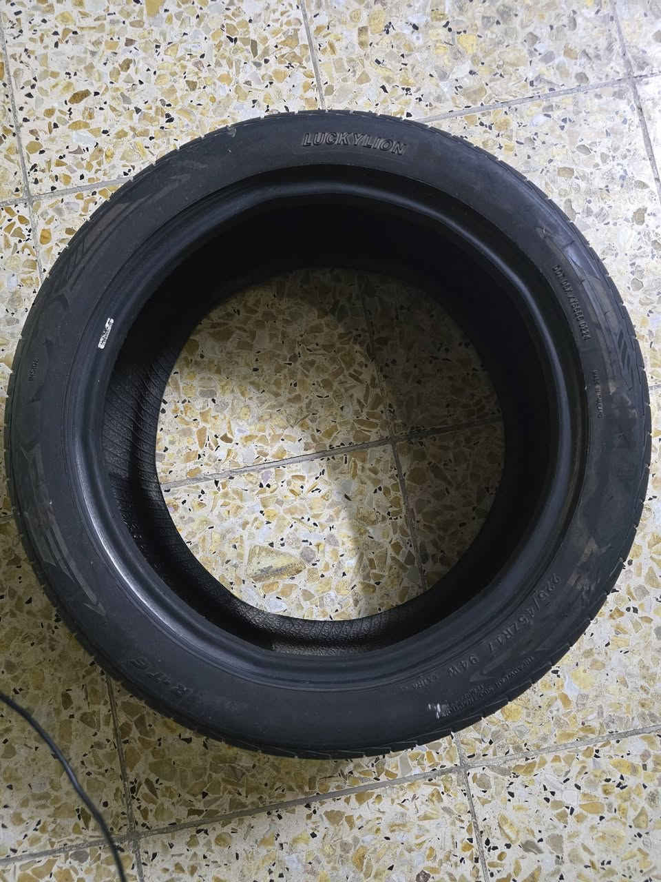 سعر 30 الف
مال النترا بس غيرت التايرات الاماميه بنقشه جبلي . وزاد عندي هذا نقشه ناعمه . بدون ضربه بدون بنجر . ولين مو يابس  نظافته واضحه بالفيديو 
225 . 45 . 17
***********
بغداد
