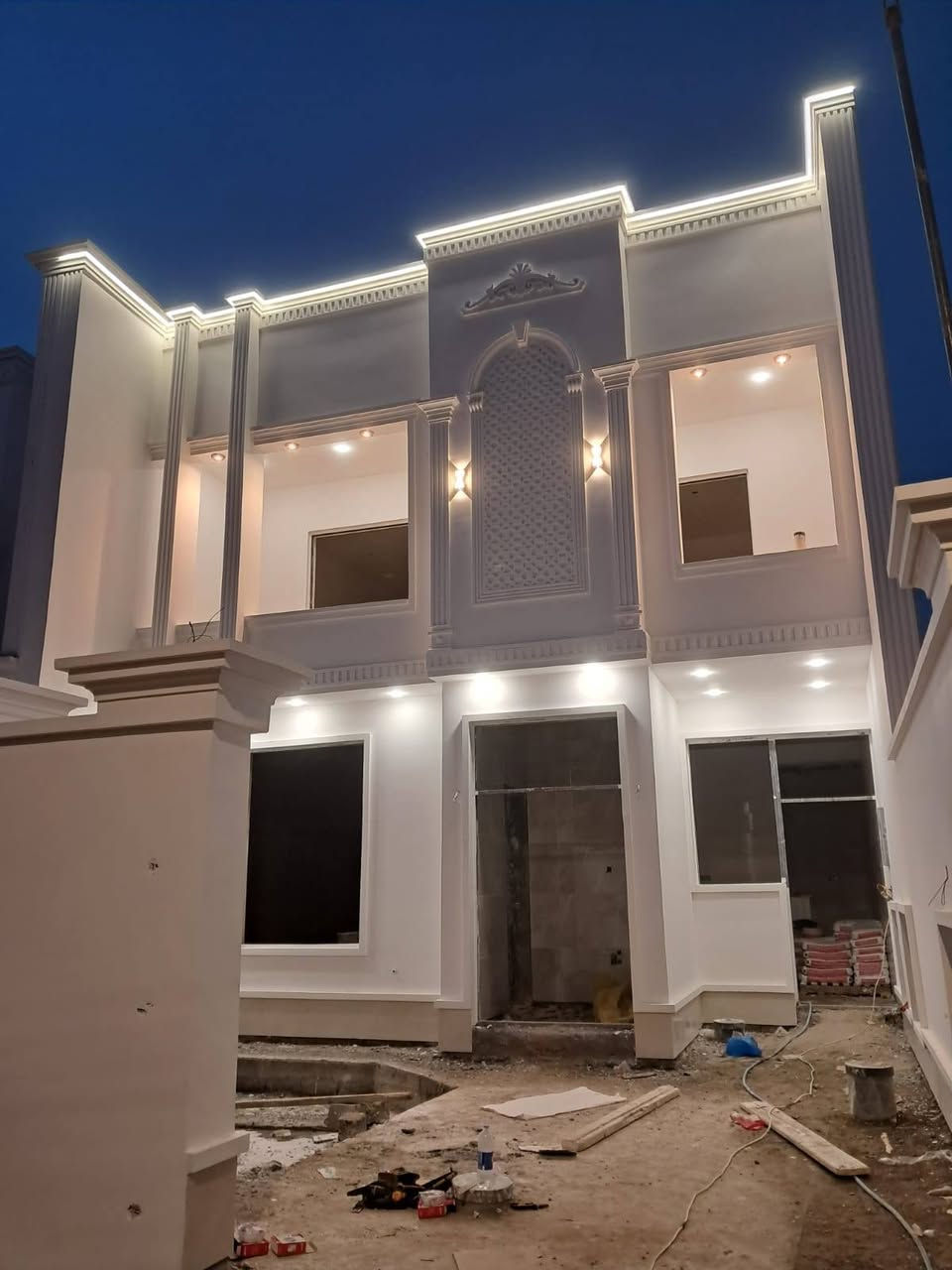 🏠 دار للبيع في الرمادي – طابقين 💥💯

 المكان شارع 40 قرب جامع الواثق💥💯

المساحة الكلية335م²💥💯

📜 جنس العقار: طابو زراعي تحويل مباشر.💥💯

🏗️ نوع البناء: حجر وسمنت 💥💯

💧 الخدمات: ماء وكهرباء وطنية ومولّد وجميع الخدمات متوفرة💥⚡

يتكون الدار من:💥⚡

غرف نوم عدد (4)💥⚡

صالة واسعة💥⚡

استقبال💥⚡

مطبخ حار وبارد💥

نظام غاز خارجي 💥

الدار ذو مواصفات عليه جدآ💥

مجموعة صحيات داخلية وخارجية💥

كراج و حديقة أمامية.💥

شارع 7 متر 🛣️💥

ـــــــــــــــــــــــــــــــــــــــــــــــــــــــ

📍 للمزيد من التفاصيل يمكنكم زيارة مكتبنا:💥

#عقارات_الخيّام_خلف_العاب_السندباد💥⚡

📞 أرقام التواصل (واتساب متاح):💥⚡

***********☎️

*********** ☎️

⏰ متواجدون في المكتب على مدار أيام الأسبوع.💥

نرحب بكم دائماً لزيارتنا والاستفسار عن أي عقار يناسبكم💥
