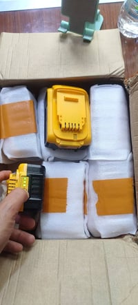 ٦ بطاريات • جديدة • مع توصيل