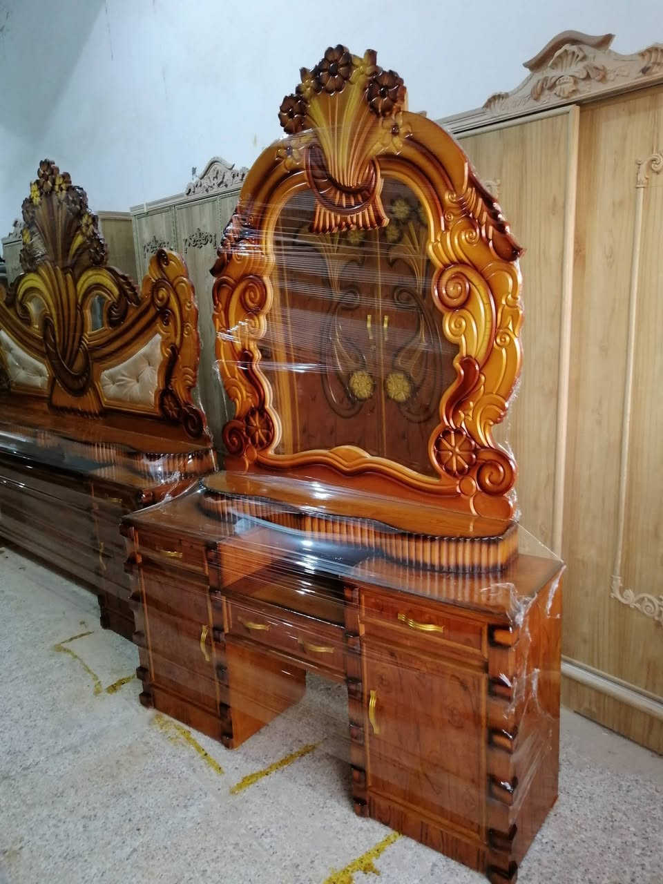 السلام عليكم غرفه للبيع ٦باب طابقين توصاه صاج داخل خارج ظهر جرجوبه صاج شرط النظافة استعمال كلش قليل السعر 875 الف وبيه مجال العنوان بعقوبه كاطون الرازي شارع ابو رباح قرب مرطبات لسيد مزاد ابو كرار الغريباوي *********** قرب جامع اسماء الله الحسنى
