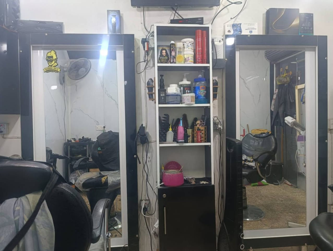 💈 تجهيزات محل حلاقة للبيع – الموصل حي السكر
🔹 جام خانة  
- قياس: ارتفاع 230 سم × عرض 240 سم  
- السعر: 150 ألف دينار  

🔹 ديكور حلاقة  
- مرايات عدد 2 + رف وسط  
- السعر: 200 ألف دينار  

🔹 كراسي حلاقة عدد 2  
- مريحة وثقيلة  
- السعر: 200 ألف دينار  

📍 الموقع: الموصل – حي السكر  
📞 للتواصل خاص او واتساب: ***********
💬 الأسعار بيها مجال
