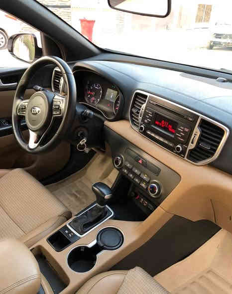 السلام عليكم ❤️
سبورتج 2019 خليجي الشركة الدولية العراقية
رقم بغداد الدولي بأسمي 
مكفولة كفالة عامة بيها بارد صغير كلش بالباب 
سونار مرفق بالمنشور السيارة نظيفة جداً
المواصفات : زراك لايت / حساس امامي + خلفي / مري شفط / داخل بيجي / سايد بريك بالقدم / انظمة قيادة / قطعتين تبريد / مكينة 2000 دوش
السعر 190 وبيها مجال بسيط
مكاني بغداد
***********
