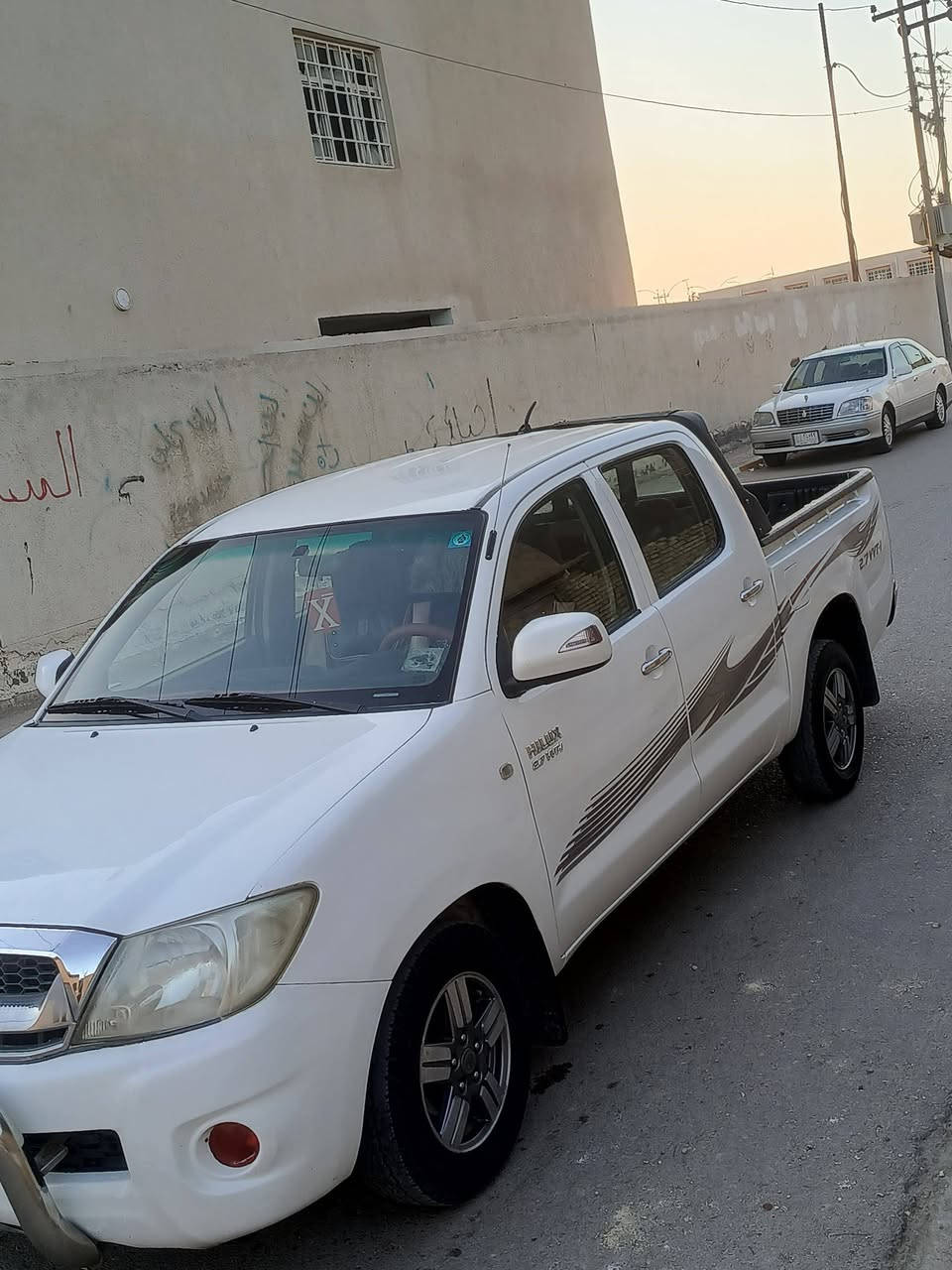 سلام عليكم بـيك اب هايلوكس موديـل 2011كويتي شاصي 19
سياره جديده بمعنه الكلمه مكفٕوله من ضربه والفتح وتبديـل 
محرك ما مفتوح حداديه بل كارتون تخم تاير جديد رقم قادسيـه
انكلـيزي شراي يتصل مكـلف بلنـشر. رقم الهاتف (***********)
