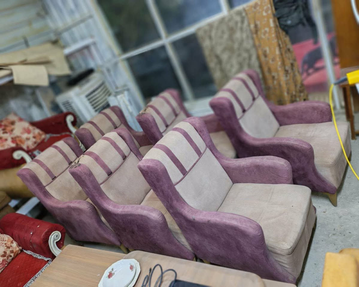 تخم وردي 10مقاعد ظهر ماته يتكبر ويصغر ب350
تخم جوزي او بيجي 10مقاعد ب160
تخم ابيض او بيجي سرير مخزن جربايه يتحول 10مقاعد مع مفرش وكوشات ب350
كراسي ورديه عدد6 ب175
بنكه سقف ثانويه ب15
قلاية هوايه شرط لشغل ب10
طبلة وسطيه ب30 واكو اكبر ب40
مبردات سنكر كار الاصلي ب50
قاطع مع باب حجم دبل ب75
ميز مكتب ب220
كل الاسعار بيهم مجال


**إذا كنت صاحب هذا الإعلان وتريد حذفه لأي سبب، رجاءا أرسل رسالة إلى الدعم الفني**