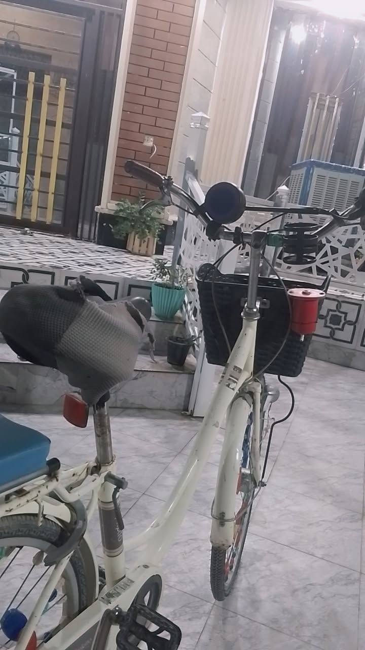 بيسكل للبيع حجم 26 سعر البيسكل 100 وبي مجال الشراي يراسلني علا هذ الرقم ***********
