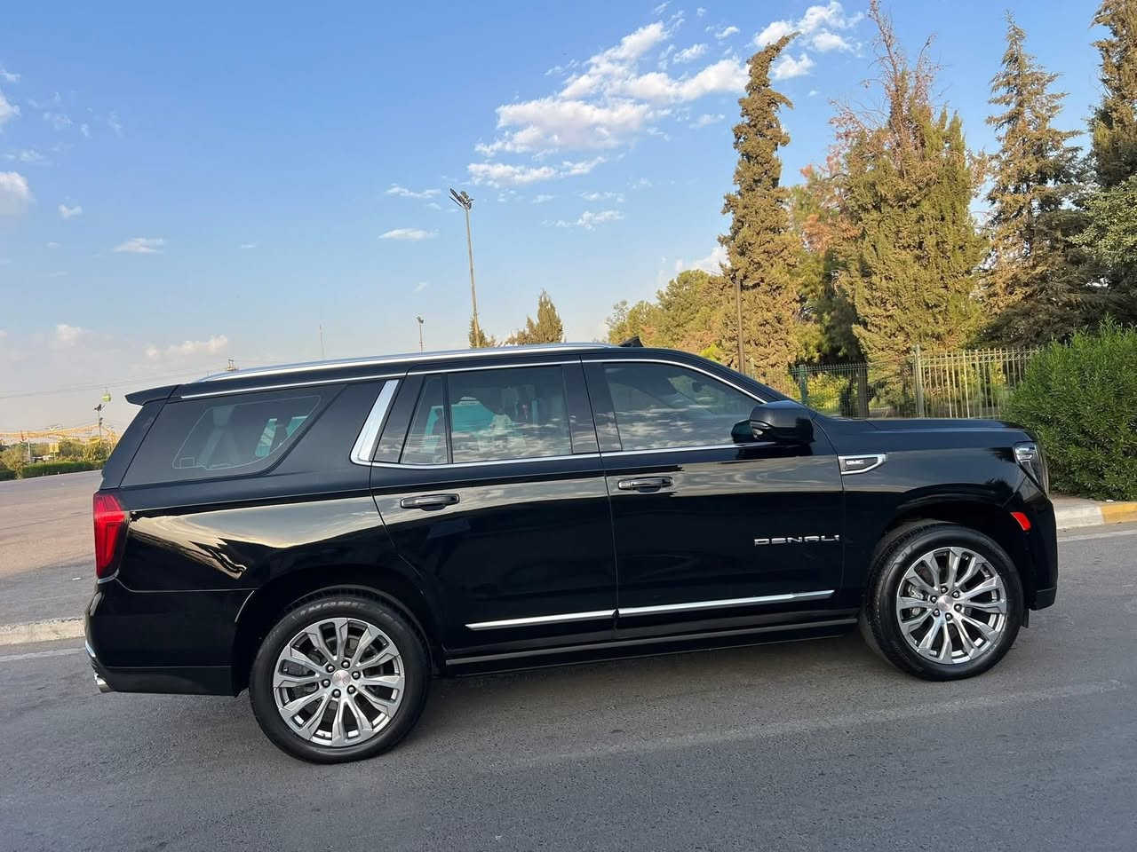 لليدور نضيف وجديد فقط 

 السلام عليكم 

يوكن دينالي وكالة المنصور 2022 
سياره كفاله عامه من كلشي و مكينه والكير بلاديه مالملعوب بيهن سوناره موجود
سياره معروفه مواصفاته فوال الفول للخير 
مكينه 6200 بلاديه كبس الشركة 
سياره مغلفه PPF بالكامل 

للستفسار ***********
