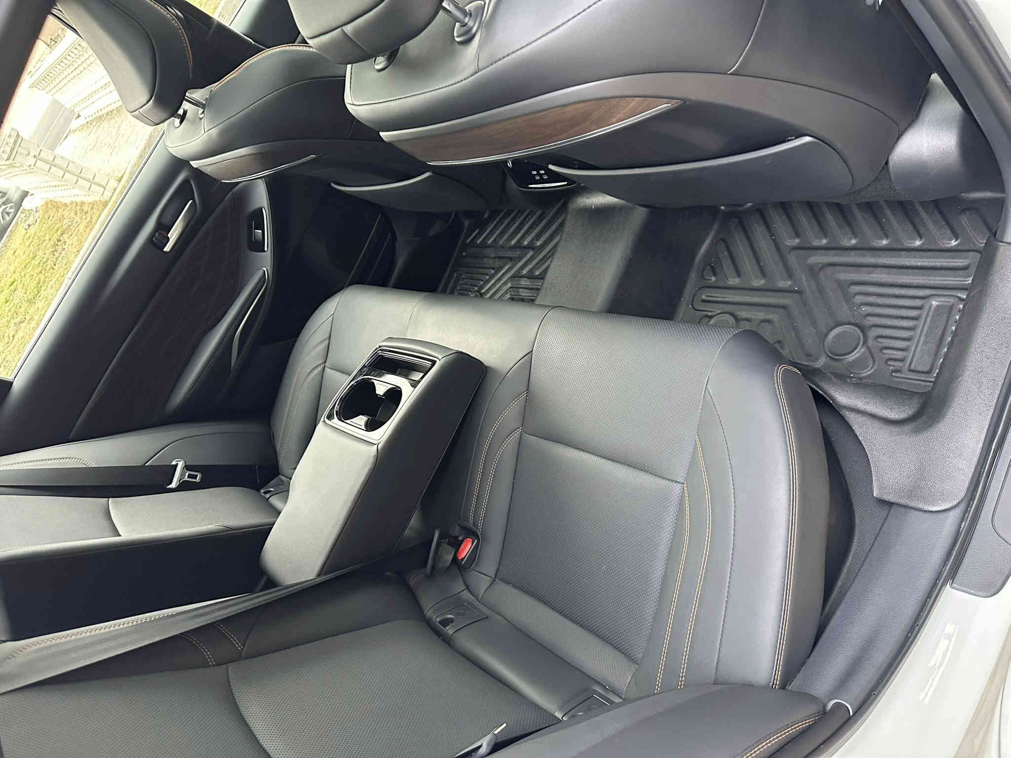 افلون تويوتا  2025 هايبرد 
لمتد السياره فول 1ع1
بنوراما تسلا 
شاشه جبيره 
داتا شو 
4 كامرات 
جلد 
كراسي كهرباء
4 بصمات 
تدفى تبريد كشن 
دبل رادار 
تحكمات ستيرن 
لايت LED
بك لايت LED
تبريد قطعتين
توتو هولد 
هندبريك بصمه 
مري شفط
وبيها هوايه مواصفات 
السياره ماشيه 3 الف 
مكان السياره بغداد حي الخضراء 
السعر 280 وبيها مجال 
***********
