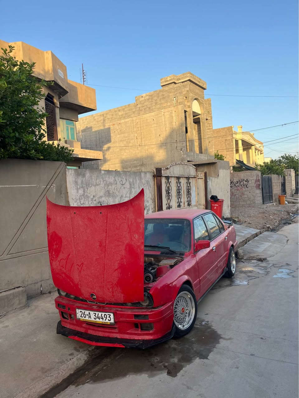 زةعرا مؤديل 1991 مةكينة 525 بومةي لةسةرة گير عادي هةفتةيةكة عةينةو كلاجي لؤكم بؤ بةستوة مةكينةيةكي ئةوروپي تازةي لةسةرة ئةكسلي قفل كراوة قوةتيكي خةيالي هةية ليدراوي نية رةقةمو سةنةوي تازةية من شةرت تةحويل نادةم رةقةم صلاحةدينة  ٤تاخم ويل لؤكي بؤ بةسراوة سعري قفلي ٢٣ وةرةقة شوين كةركوك ژ.م ***********)(*********** كركوك, العراق
