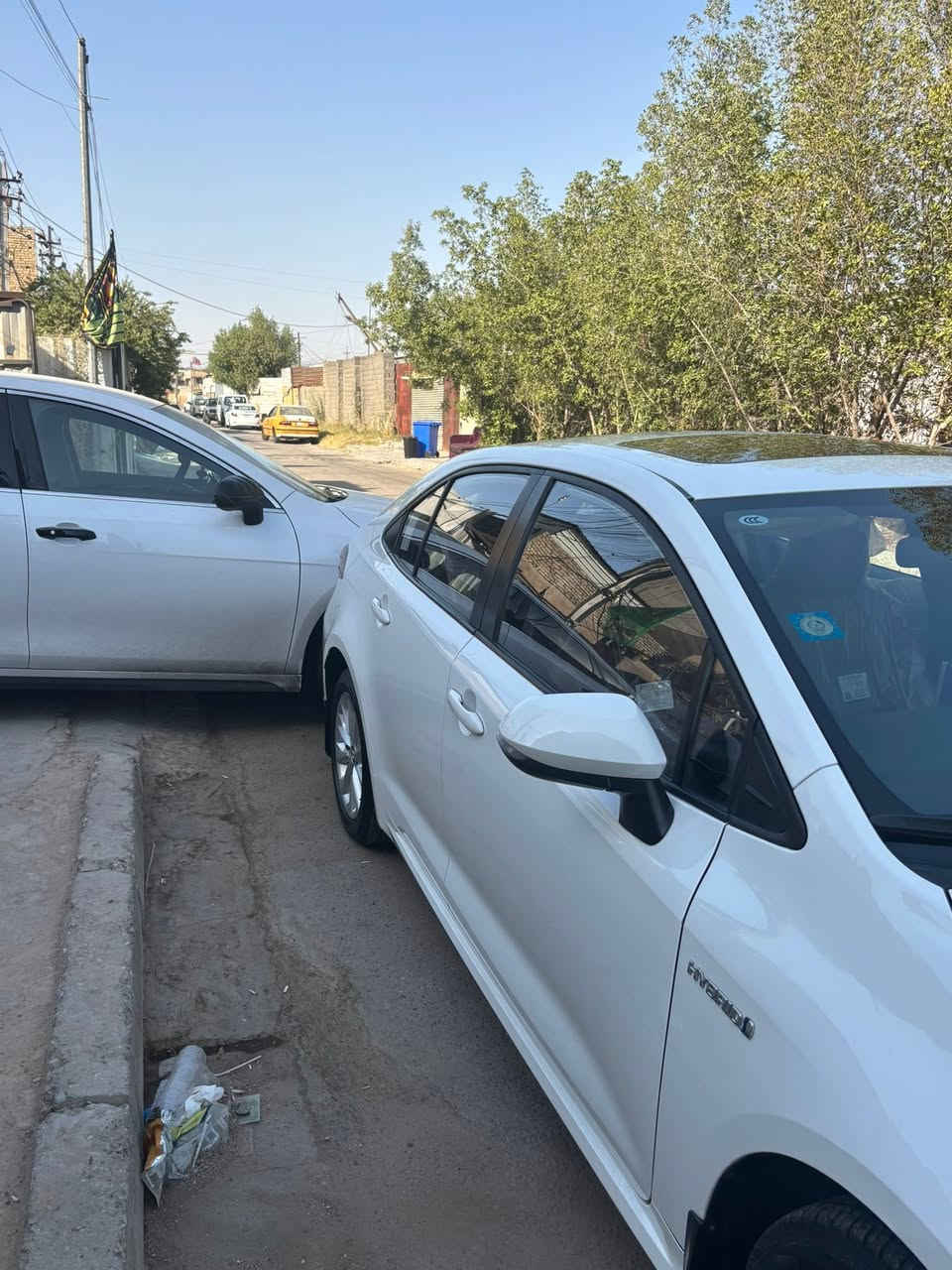 السلام عليكم 
للبيع كورلا هايبرد 2022 خليجي 
السيارة ماشية 49000Km
فول مواصفات واحد على واحد 
سلايد 
تبريد قطعتين 
بصمة تشغيل 
بصمة أبواب 
زنون 
اوتو هولد 
تحديد مسار 
تحديد سرعة 
رادار 
كشنات جلد ماروني 
السيارة جاهزة من كلشي عليها تخم تاير جديد 
فقط السيارة بيها بارد كد إصبع بالبند والدعامية مبدلة للجمالية والقديمة موجودة 
السعر 138 وبيها مجال حك الجية 
مكاني بغداد حي اور ***********
