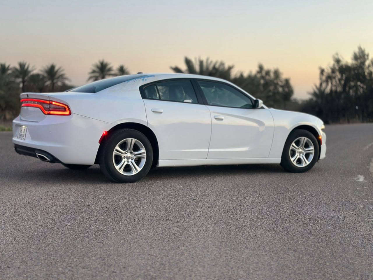 السلام عليكم
دوج جارجر  ٦ سلندر
موديل 22 اصل 
حره رقم بابل 
ماشيه 30
حادث جاملغ خلفي 
بجم كبس شركه 
 صور حادث  مرفقه
السعر/ 199 وبيه مجال. بسيط 
***********
