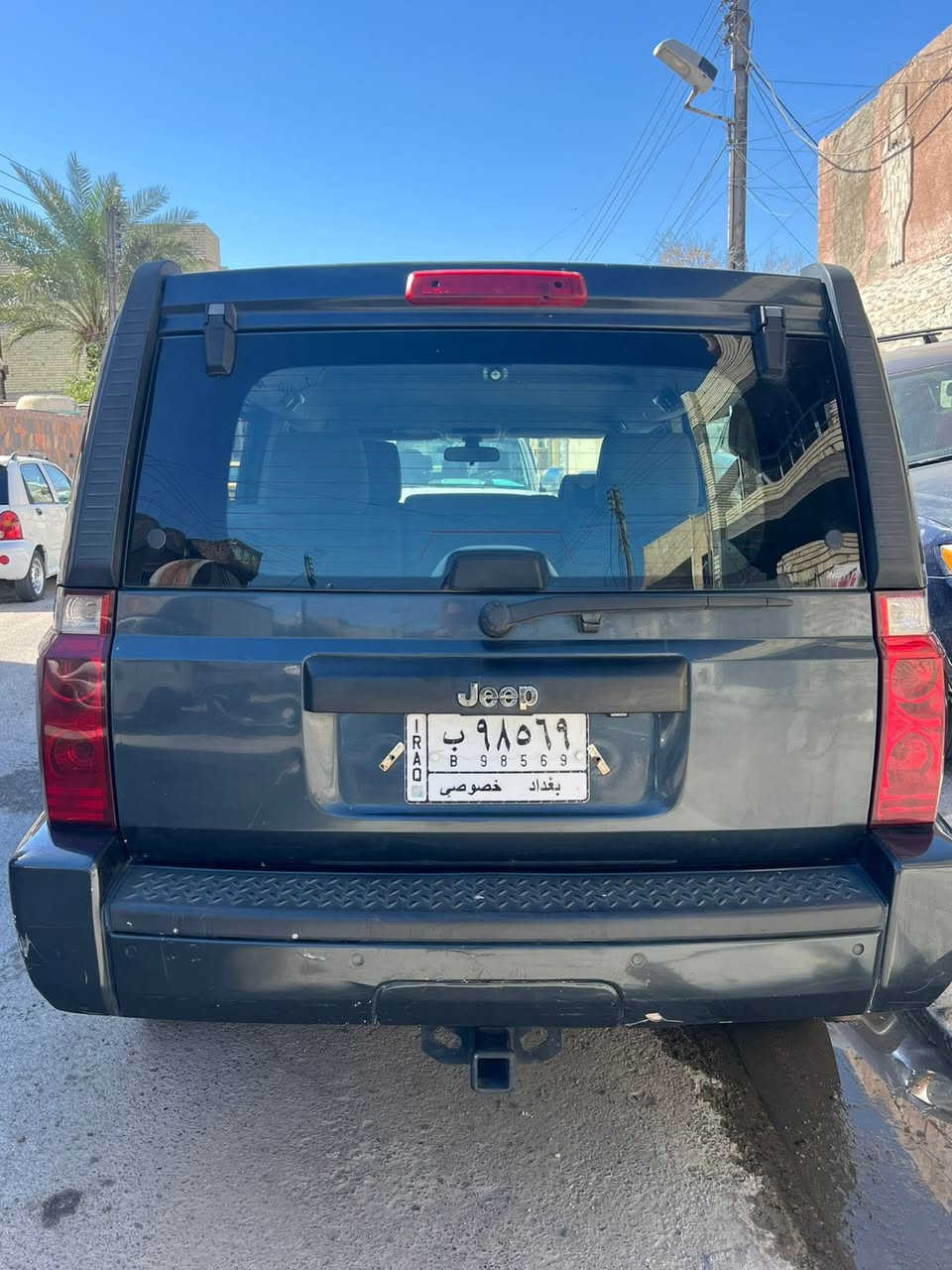 السلام عليكم
للبيع فقط 
جيب كوماندر ٢٠٠٧
وارد امريكي حادثهه جاملغ فقط 
رقم بغداد مشروع وطني باسمي 
محرك ٣٧٠٠ 
محرك كير صدر تبريد كلشي تمام 
السياره كلش نظيفة ومابيهه اي نقص 

السعر 110$ بيهه مجال جدا بسيط 
مكان السياره بغداد حي العامل 
***********
