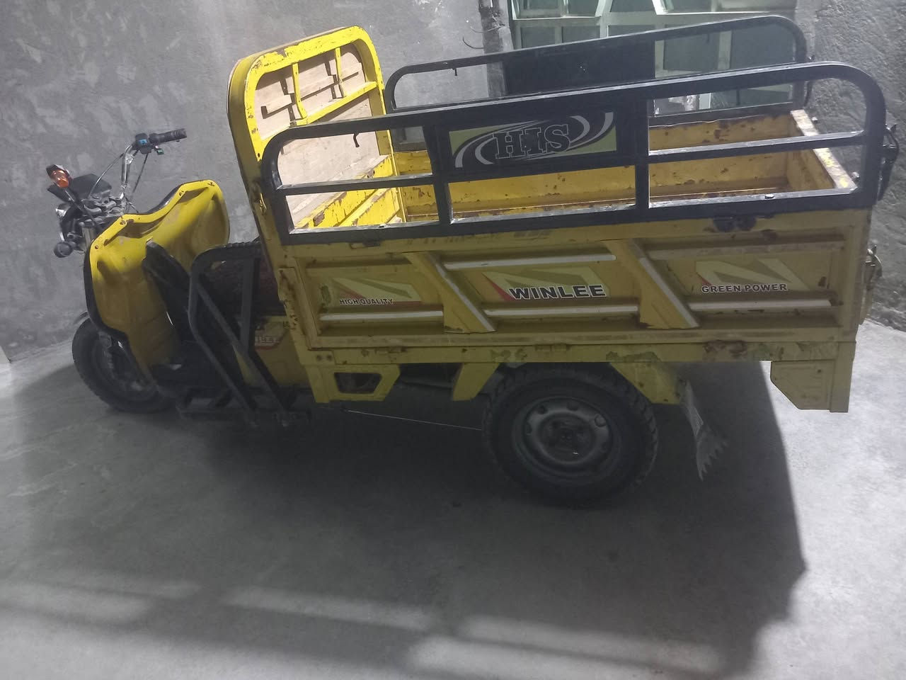 ستوته للبيع نظيفه بطاريات على الفحص السعر 650 وبيها مجال حك الجيه مكان ابو غريب حي الرساله تراوس عادي *********** واتساب ***********
