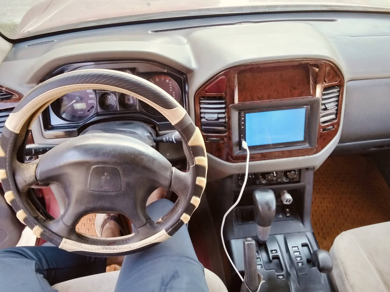 السلام عليكم
سيارة باجيرو مصبوغ عام للجمالية  باسمي مشروع وطني تحويل ثاني يوم سياره جاهزه مديل ٢٠٠٢ رقم انكليزي رايدها ب٧٠ورقه وبيها مجال  سيارة خير من الله الشراي يتصل على هذا الرقم *********** 

 ملاحظة / للبيع فقط وليس المرواس .
