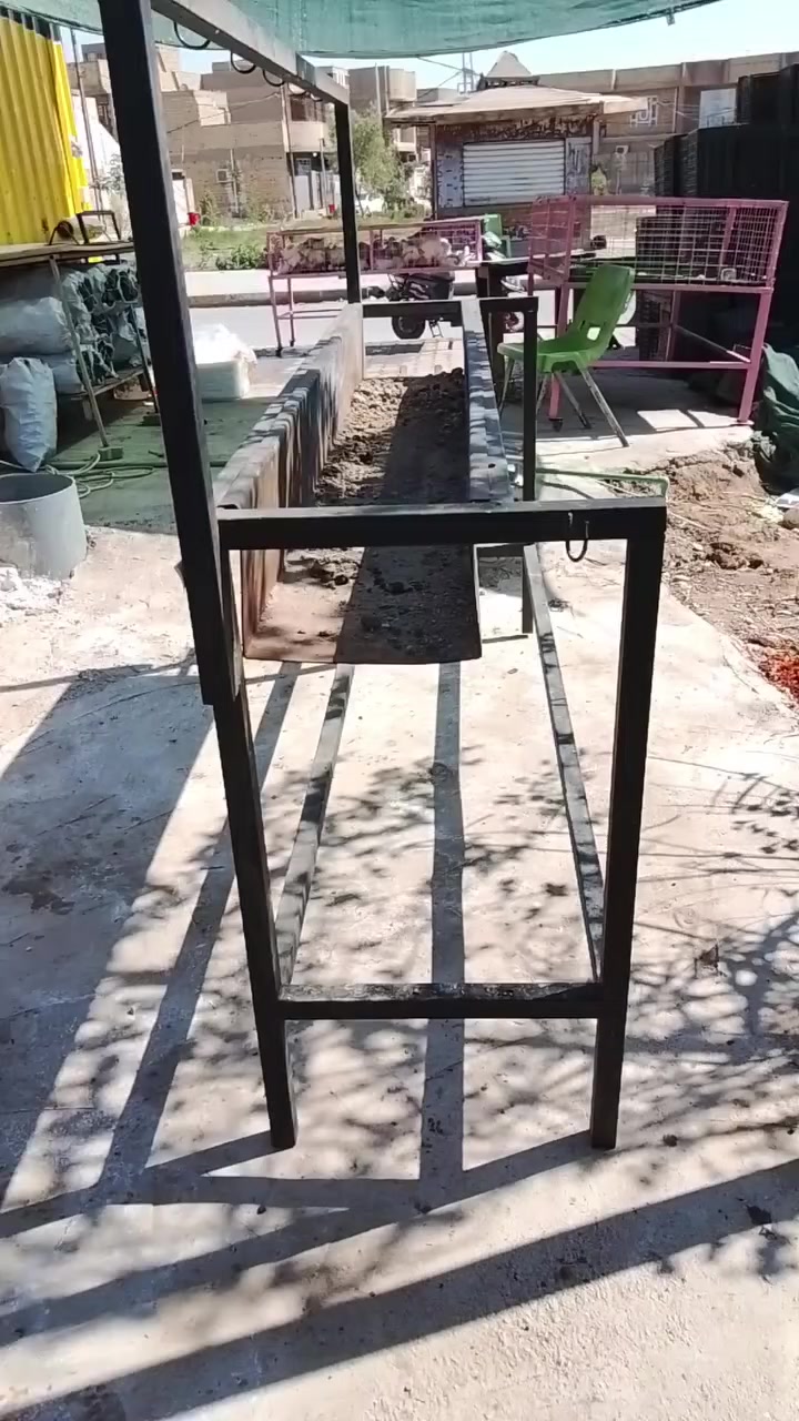 مشواي للبيع شوية دجاج زاء اجنحة لسعر 200 وبيه مجال. 
***********
