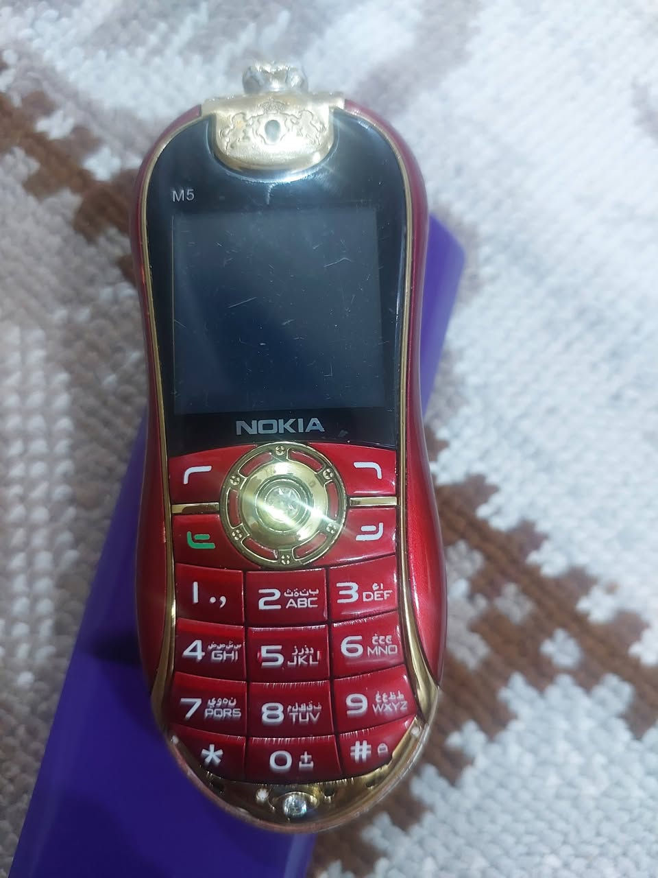 مبايلات حجم متوسط كلش حلوه فقط نقص بطاريات شغاله فول خطين سيم كارت ورام  واحد لونه ذهي والثاني احمر مكان كوت الخاجيه شارع ٤٠ رقم الهاتف سعرهم ٥٠ الف ***********
