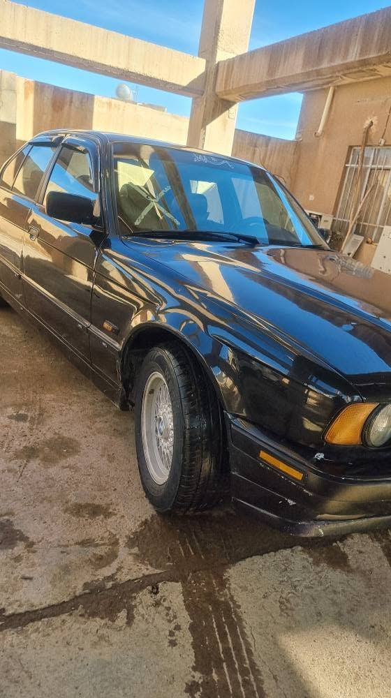 520محرك 528كير اوتماتيك 
سنوية لل 30.مابيها تبريد. بطاقه بانزين موجود.شاشة اي باد. شرط التحويل موديل 1992.بيها ادامة كاملة. دواخل جلد.سلايت شغال 
الضرر بيها
ضربة بجم. 
سعرب 48ورقة بيها مجال 
ش، اي خابر 
مكان كركوك ***********
