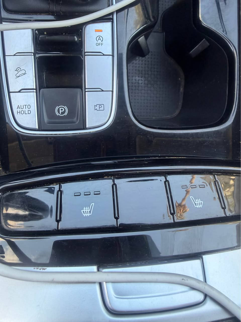 السلام عليكم .. للبيع توسان 2023 لون ابيض مرقم بغداد ماشيه 27000ميل مكينه 2500 سي سي وارد امريكي حادثها جاملغ وبنيد فول مواصفات سلايت وباب خلفي كهرباء وكشنات جلد كهرباء وتشغيل بعد ورادار امامي وجانبي وتحديد مسار وهواي بعد السعر 18000 للاتصال *********** بغداد الوزيريه بغداد, العراق
