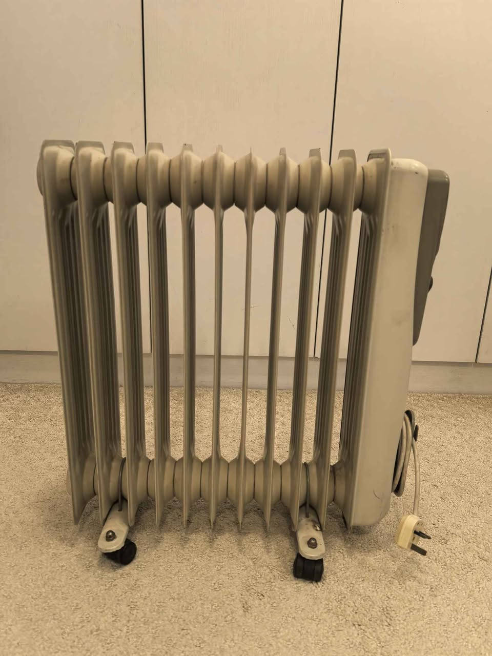 السلام عليكم
عندي صوبة زيتية للبيع نظيفة جدا جدا
ححمها 11 ريشة
ماركة ZASS الالمانية
السعر 50 الف وبي مجال
العنوان اربيل
للاستفسار اكثر الاتصال *********** أربيل, العراق
