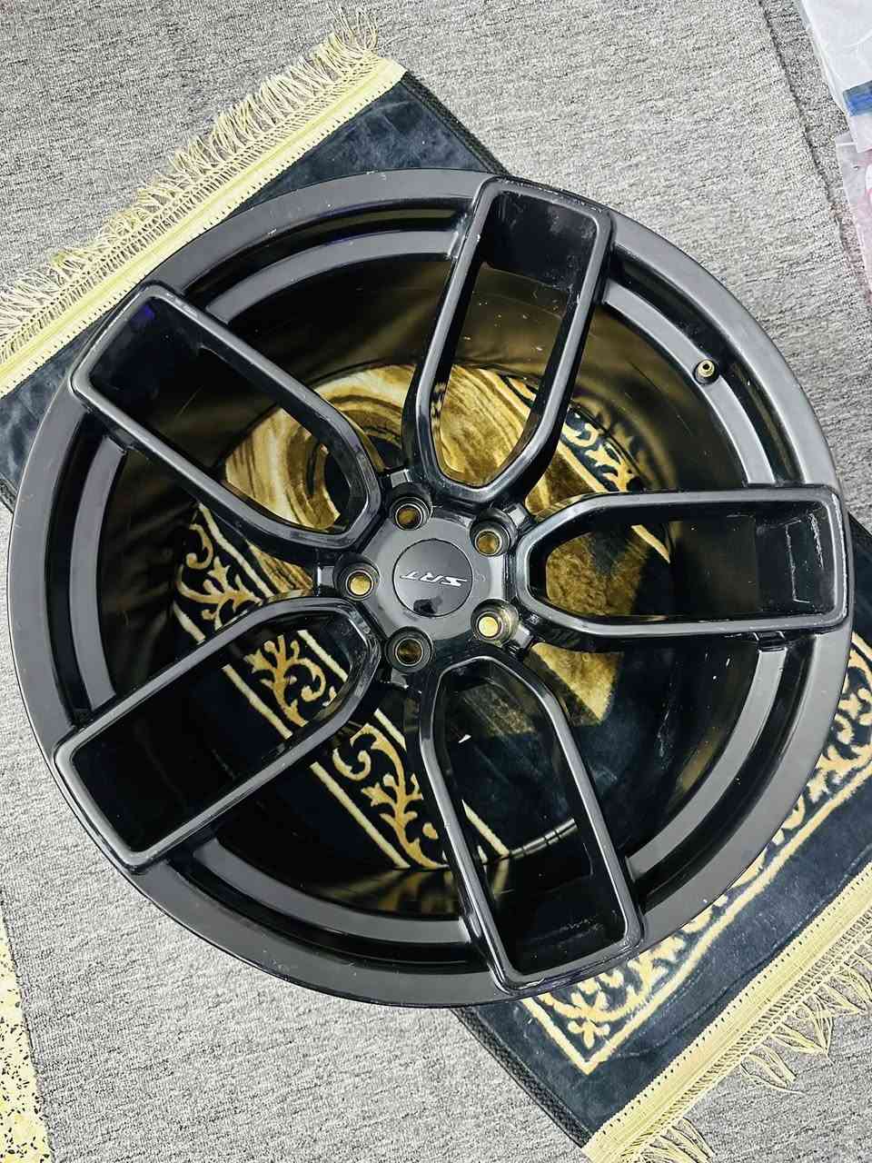 السلام عليكم
متوفر طخم ويل كب جارجر srt ، النظافة واضحة بالصور 
بيهم ملاحظات واحد مشخط الصبغ وثنين بيهم فطر صغار والرابع ما بي ، شرط ما بيهم عواج 
اللي يفيدنه يطلبي خاص وادزله صورهم كامل 
بالنسبة للسعر النظيف ينباع ب200 دولا التك وهذولة ان شاء الله ما نختلف بيهم ، ينطيني سعر باليرضي الله


**إذا كنت صاحب هذا الإعلان وتريد حذفه لأي سبب، رجاءا أرسل رسالة إلى الدعم الفني**
