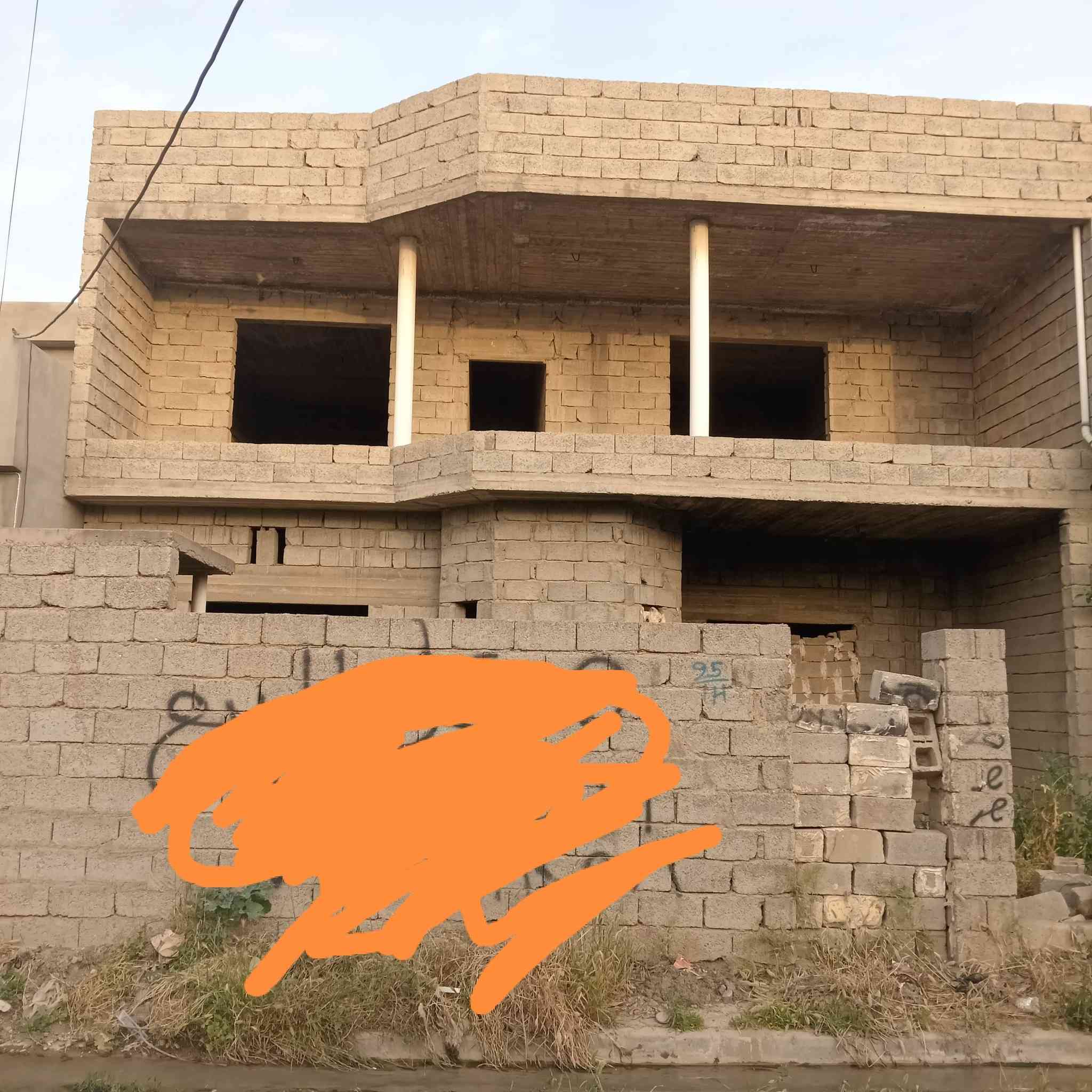 يعلن مكتب ابو يحيى لتجارة العقارات في محافظه كركوك قضاء الدبس  عن بيع بيت هيكل طابقين  في حي گولان المعسكر بالقرب من بيت مدير بلدية الدبس  مساحته ٢٢٠  متر  الطابق الأول يتكون  غرفتين    نوم  هول صحيات داخليه وخارجيه  مطبخ  ب  استقبال  الطابق الثاني غرفتين نوم وهول صحيات  السعر على الخاص كما موضح بالصور أدناه 👇👇👇👇👇👇👇👇👇 للتواصل عبر الأرقام التاليه ***********  يحيى الحمداني ابو عبدالله 
*********** ابو يحيى 
*********** يحيى الحمداني ابو عبدالله
للتوضيح ؛ علما ان دوام المكتب من الساعة التاسعة صباحا لغاية الواحدة ليلا  وجميع أرقام الموبايل اعلا واتس اب  ☝️☝️☝️☝️☝️ فهلا وسهلا بكم في اي وقت حياكم الله جميعا 
   ( التوفيق من الله و للجميع)
