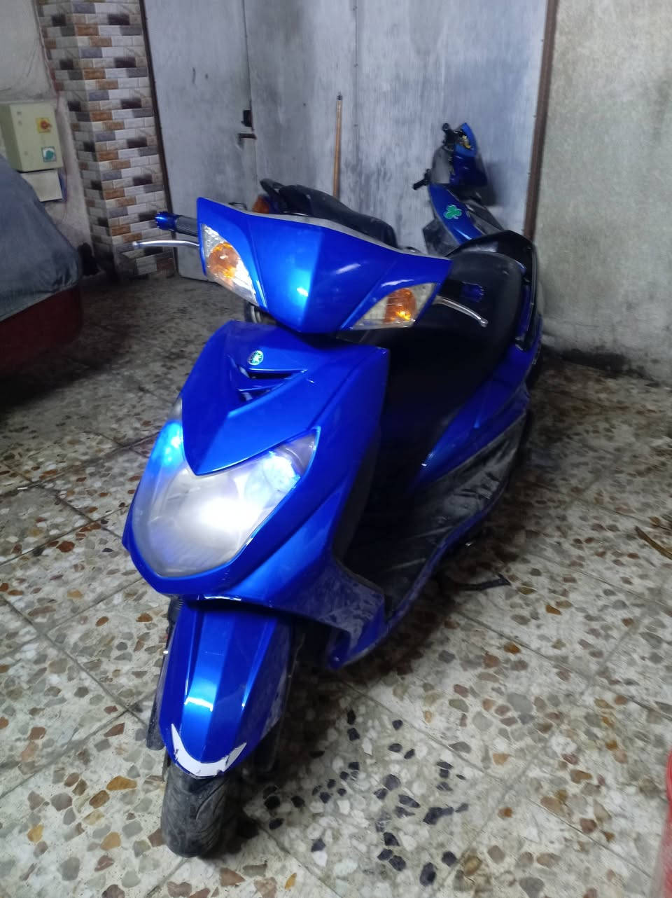 السلام عليكم سكنس فحل كابريتر   تجي اشغلها وتشوفها وتقتنع بس بيها نقص كابريتر تعبانه فقط كهربائيات كلها شغاله مكينه خرسه شلعه معدل السعر 550 وبيها مجال مكاني شارع فلسطين رقمي ***********
