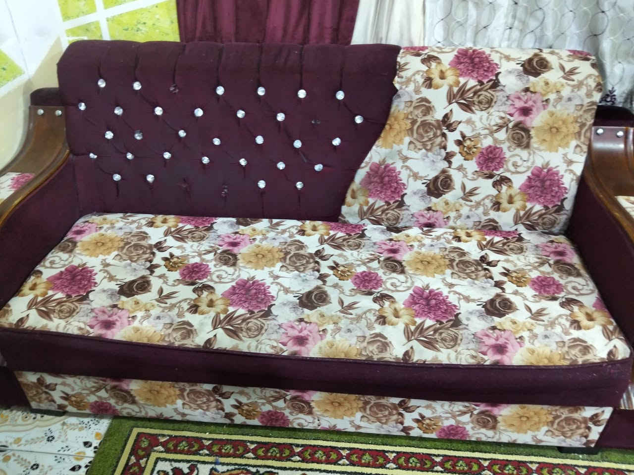 السلام عليكم
تخم قنفات كامل تركي 
5 قطع 
10 مقاعد
السعر 125 وبيهن مجال
المكان الناصريه المركز 
الرقم ***********
