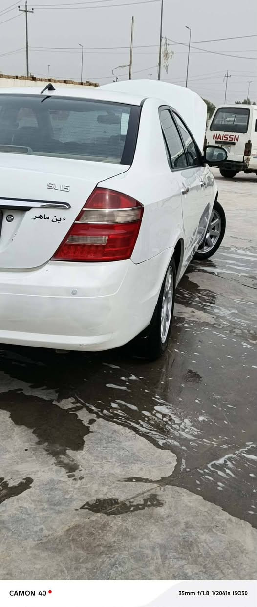 سيارة جيلي موبل موديل ١٢ نظيفة جدٱ مكينة وكير تبريد رقم بغداد بسمي بيها ضربة بسيطة بالباب الخلفي ورئ الصدر خفيفة ديوانية حي الزيتون قرب محل أرز لبنان رقم ***********والله أحلى من الصورة سعرها ٦٠بيها مجال للطيبين
