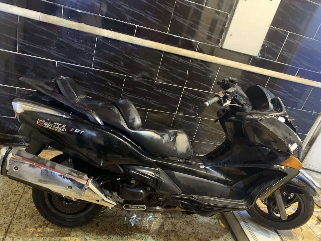 سلام عليكم شباب سلفر ونج GT شباب دراجه صار بيه حادث قبل شهرين و نتركت مكينه مكفوله سبانه ما ممدوده عليه سعر مليون 100 وبيه مجال حك جيه ***********
